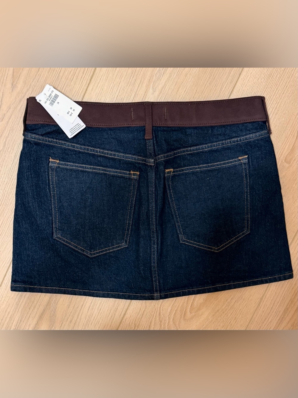 *SOLD* NWT Abercrombie Curve Love Mid Rise Denim Mini Skirt Size 28 - Picture 2 of 6